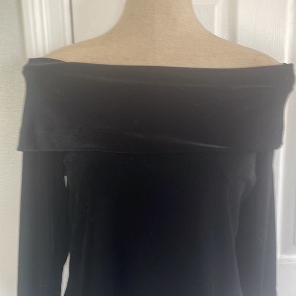 New York & company stretch top off the shoulder velvet 3/4 sleeve women’s size M - Picture 2 of 11